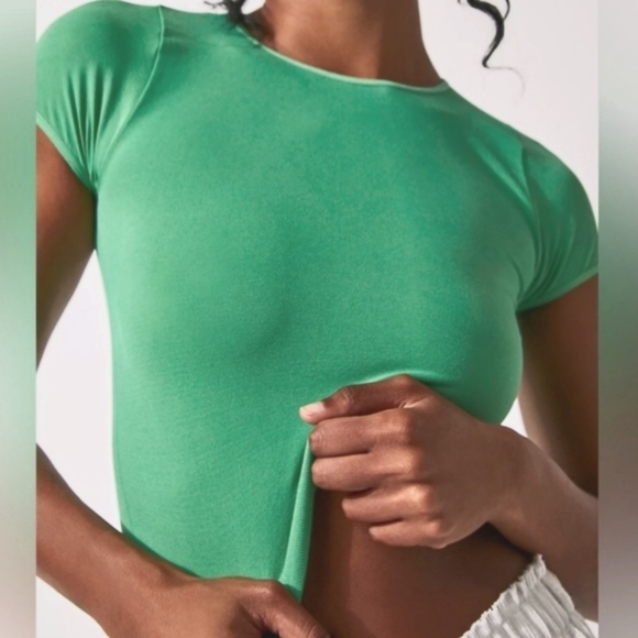 NWOT Free People Intimately Seamless Cap Sleeve Baby Tee Size XS/S Irregular - Picture 2 of 9